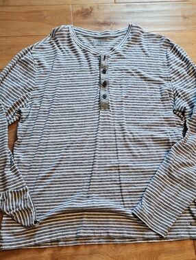 Men's Express Long-Sleeve Striped Henley Shirt in Gray and White